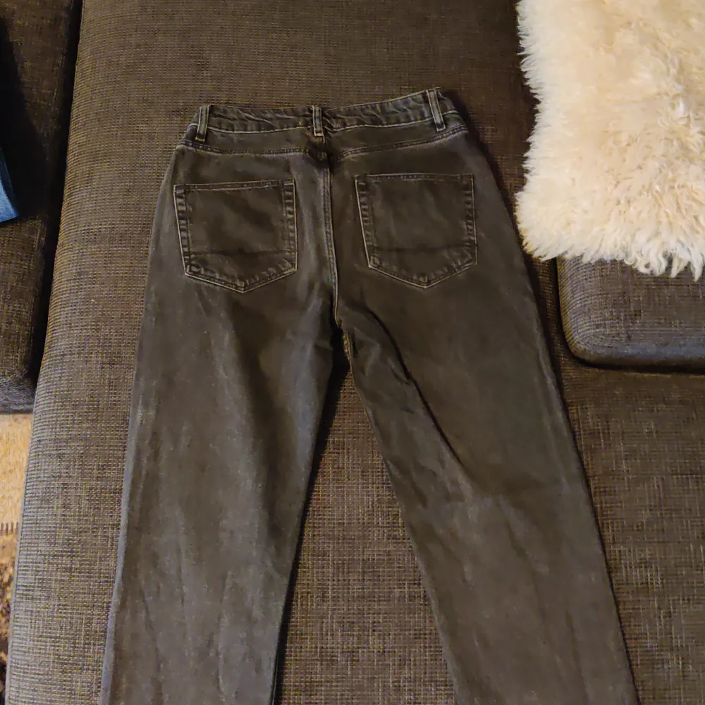 Svarta Asos jeans i Straight leg storlek 28/32 men hade nog passat 29-30/32. Okej/bra skick.. Jeans & Byxor.