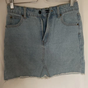 Jeanskjol - Jeanskjol från boohoo. Använd fåtal gånger