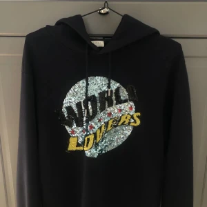 Sardro hoodie - Anvönt fåtal gånger alltså bra skick, Storlek 1 alltså motsvarar S-M originalpris: 2500kr