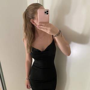 En fin svart klänning, nästan aldrig använd💓🙌🏼