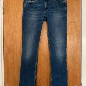 Ett par skit snygga pepe jeans i storlek 29/30 i väldigt bra skick. Betalning sker via Swish + frakt. Skickar inga fler bilder💞