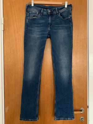Jeans - Ett par skit snygga pepe jeans i storlek 29/30 i väldigt bra skick. Betalning sker via Swish + frakt. Skickar inga fler bilder💞