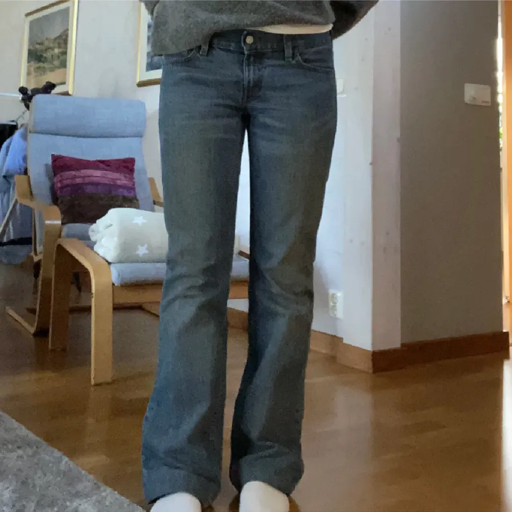 Såå fins Levis jeans i modellen 557💗midja: 40 rakt över längd 78, säljer då dom är för stora för mig💗 (lånade bilder). Jeans & Byxor.