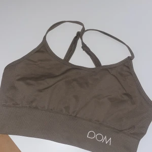 Sport bh  - Sport bh från DOM i storlek xs, utan inlägg. 