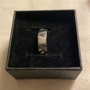 Riktigt snygg By Billgren ring som jag aldrig använt. Modell: Clint, Ringen är i flätat rostfritt stål.