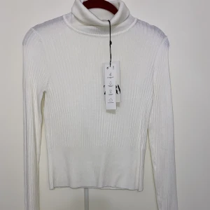 Topp - Topp med krage från zara ny