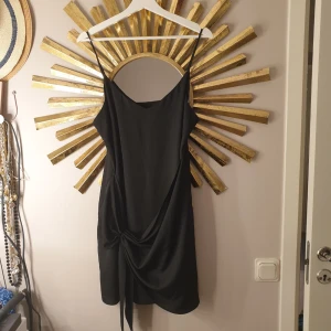 klänning  - klänning i nyskick från river Island 