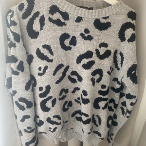 Stickaf - Säljer en stickad tröja ifrån boohoo i storlek s.