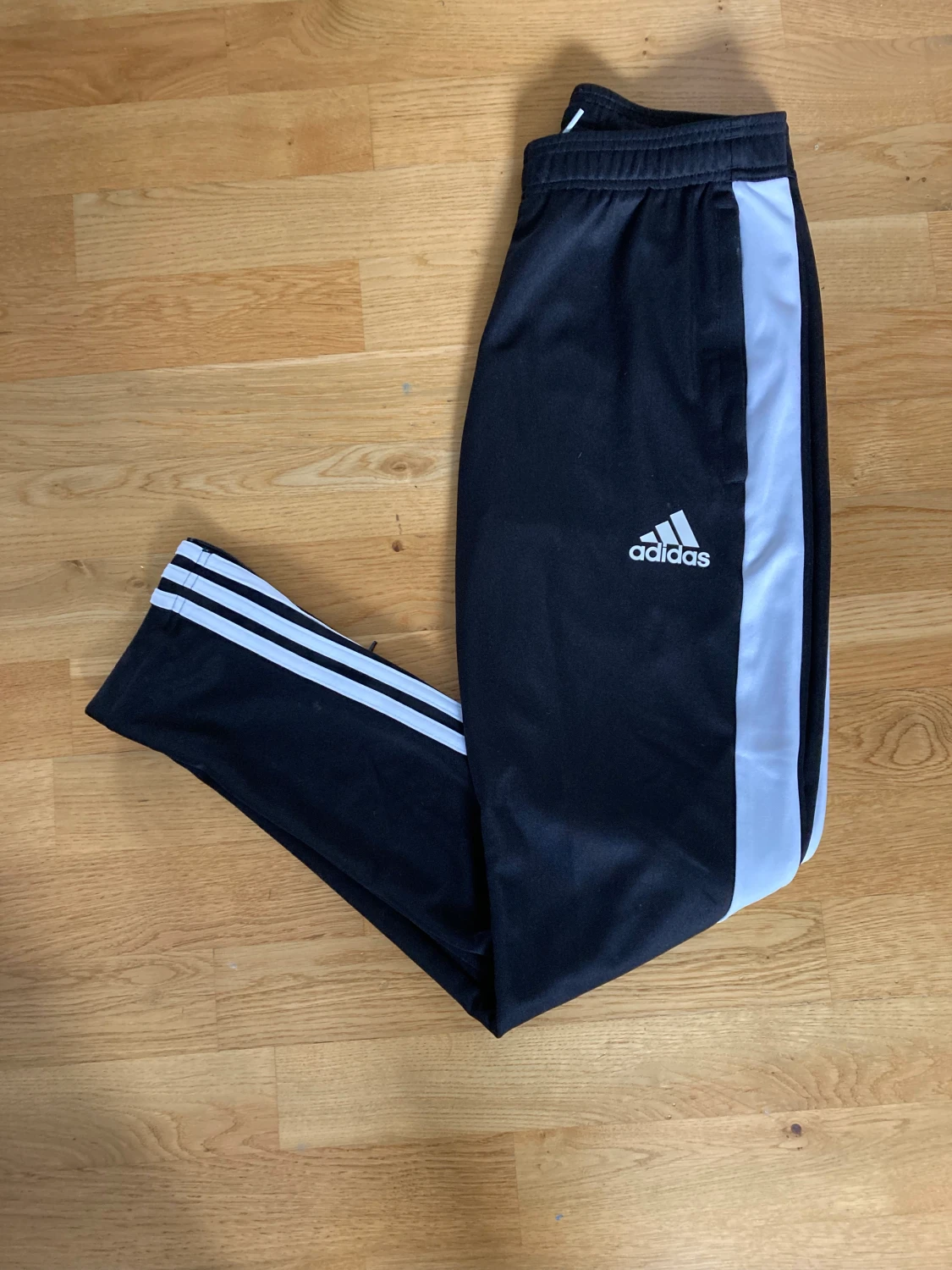 Adidasbyxor
