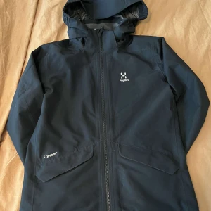 Haglöfs jacka dam  - Haglöfs jacka till dam storlek 152 men passar XS