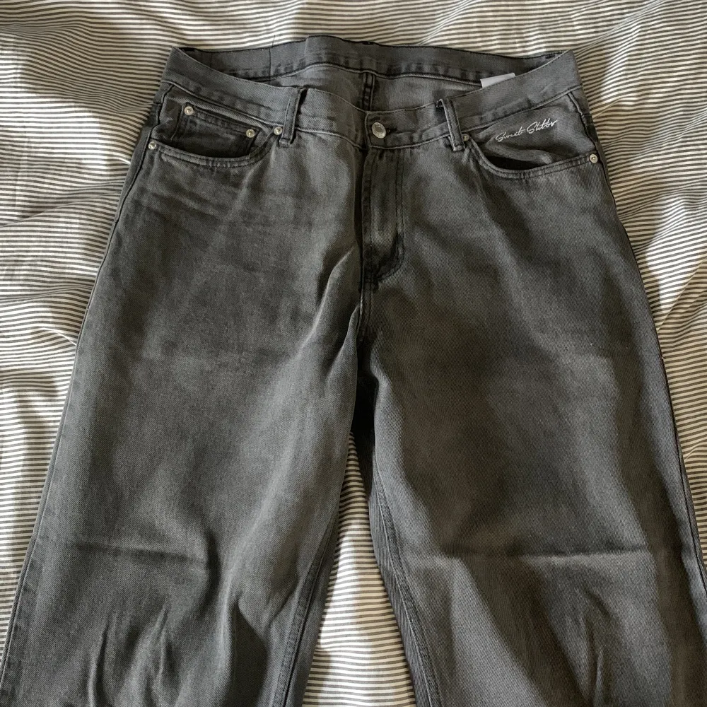 Hej släjer mina sweet sktbs då de inte används mera. Byxorna är i bra skick! Tveka inte att höra av dig!. Jeans & Byxor.