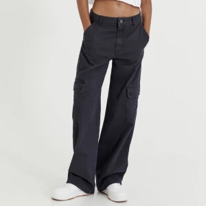 Cargobyxor - Ser ut som på bilden. Jag är en XS/S. Skriv om ni har frågor