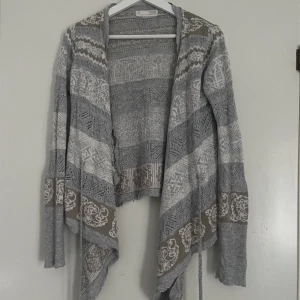 kofta från odd molly💓 - superfin och skön, men använder ej längre🤍 är i bra skick🤍