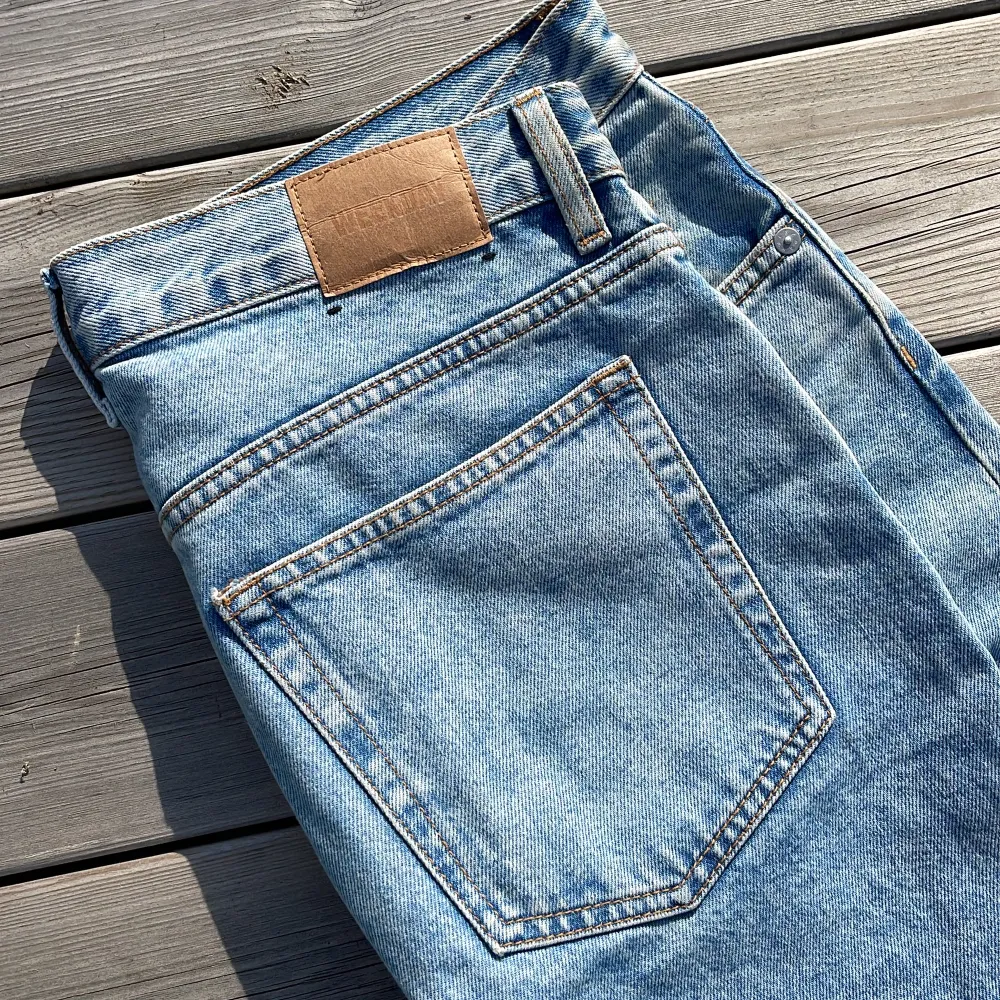 Snygga weeakday jeans i ljus tvätt Köparen står för frakten . Jeans & Byxor.