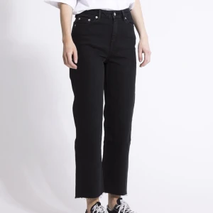 Jeans  - Helt nya med lappen kvar. Nypris var 300kr.