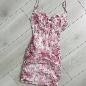 Korsett klänning - Helt drömmig sommarklänning! Älskar den så mycket men används för lite💗