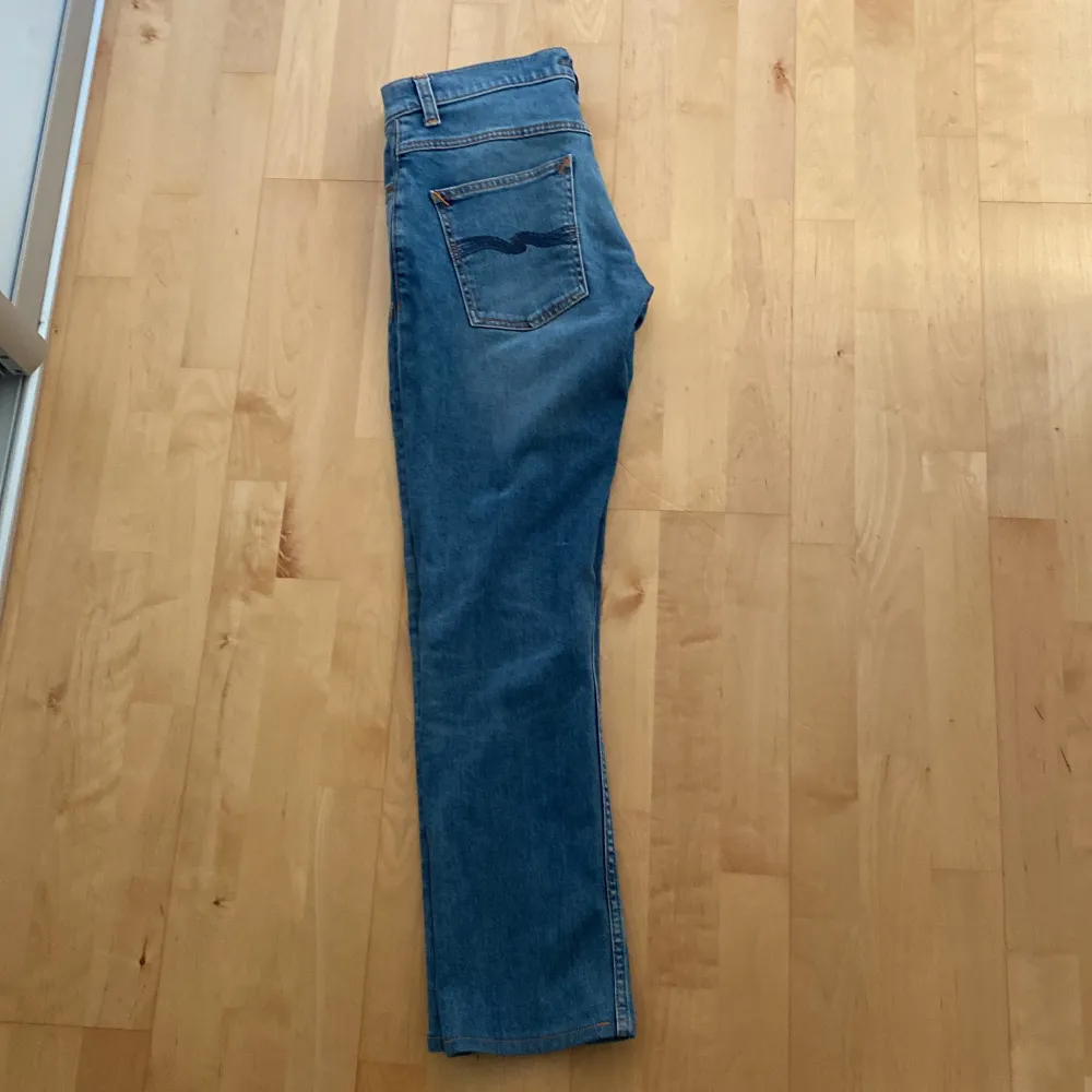 Tja, säljer nu mina super snygga Nudie jeans. De är i den populära modellen ”grim Tim”. De är i mycket bra sick. Nypris ligger runt 1600 kr. Hör av er om ni har några frågor eller funderingar. . Jeans & Byxor.