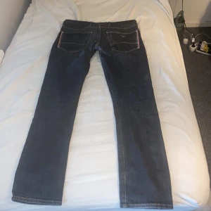 Armani jeans - Säljer mina Armani jeans som jag knappt använt som har blivit för små för mig