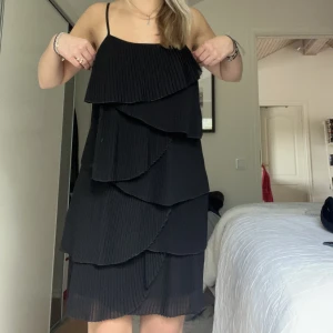 Volangklänning - Säljer denna as snygga som jag tyvärr inte kommer ha användning av❤️startar budgivning om många är intresserade!