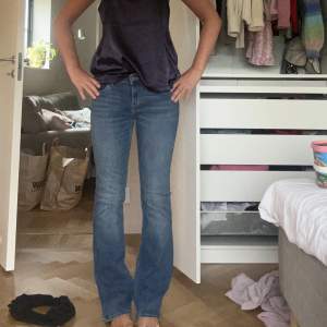 Low waist bootcut jeans från zara, använda 1 gång.