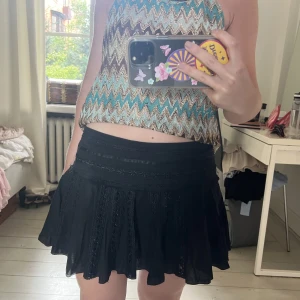 Volangkjol - Lågmidjad volangkol med broderier❤️‍🔥