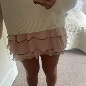 Såååå fin kjol från zara! Endast använd några få gånger! 💗💗Liten i storleken