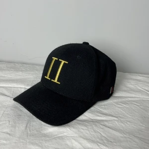 Les Deux Snapback - Les Deux Snapback Cond 9/10 Material Ylle