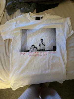 Hov1 T-shirt  - Stl S Oanvänd