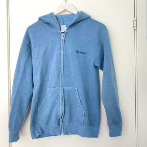 Zip hoodie från Urban Outfitters💙 storlek xs