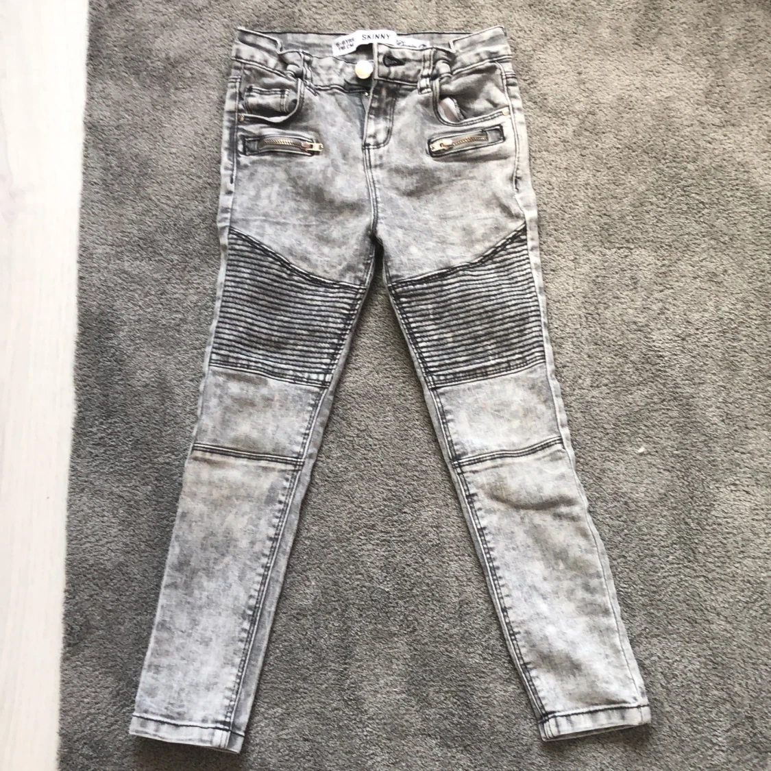 Gråa skinny jeans