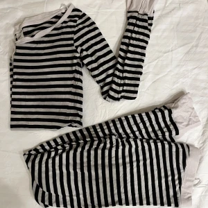 Pyjamas  - Randigt pyjamas set 