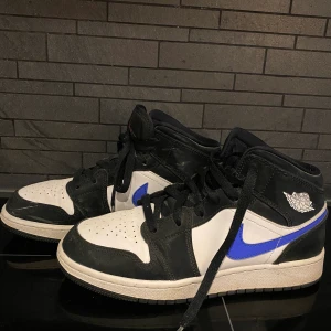 Jordans  - Säljer mina air jorden för dom aldrig kommer till användning. Köpte av en tjej här på plick för 1000☺️skriv vid frågor eller funderingar. 