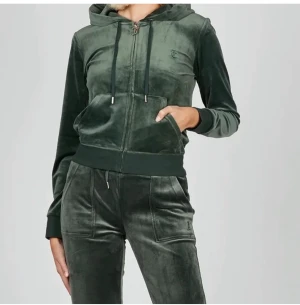 Juicy couture  - Säljer mitt sett då jag behöver pengarna hahah❤️det är inget fel på det :) kan tänka mig sänka priset 