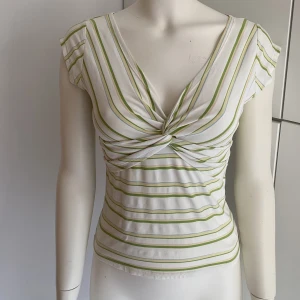 Randig topp  - Världens sötaste och mjukaste tröja i storlek S från märket R&P ☘️