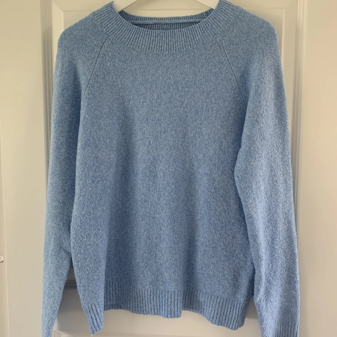 Ljusblå stickad tröja