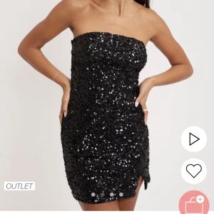 Klänning med paljetter - Säljer min nyårsklänning jag ändrat använt på nyår 2022! Superfint skick och klänningen sitter väldigt fint! Helt slut på hemsidan 🤗