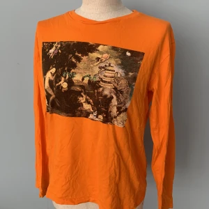 Orange Junkyard Tröja - Orange tröja från Junkyard med tryck fram, strlk S.