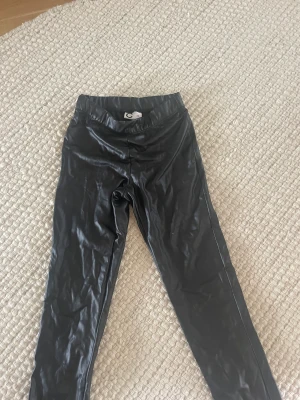 Skinnbyxor  - Skinnbyxor med fin passform i storlek xs 💞 