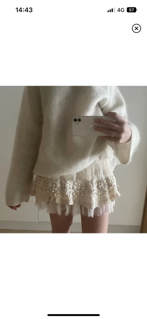 kjol - jättsöt kjol! lånade bilder, men ser ut som på bilden. köpt på plick. 