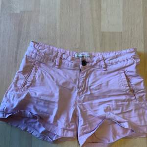 Superfina rosa shorts i storleken 146, men passar även några storlekar större 💗