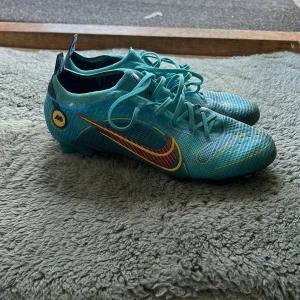 Nike mecurial vapor - Fotbollskor, använda max en halv säsong