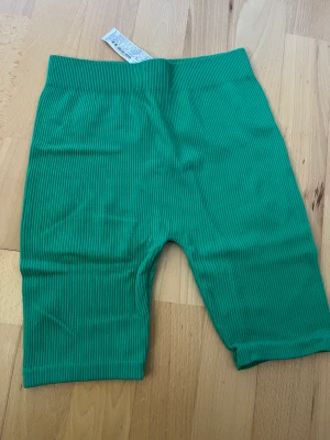 Shorts från zara - Ribbade shorts från zara, aldrig använda strl M