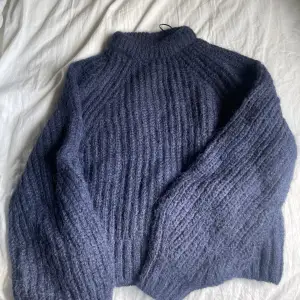 Wool alpacka blend tröja, mörkblå. Slutsåld