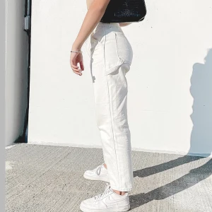 Levi’s Painter Pant’s  - Älskade dessa men nu är dom för små för mig 🥲 Storlek- 25 Waist ( Rekomenderar för XS/S 32/34 i jeans)  Pris- 200 kr 💗+ Frakt 📦  Kvalitet- Är i bra skick 👍🏼