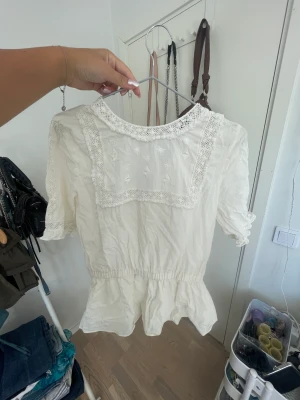 Blus - Vit blus från other stories 