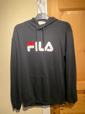 Fila hoodie - Använd fåtal gånger fint skick