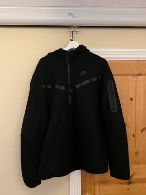 Nike tech fleece - Nyskick använd fåtal gånger 