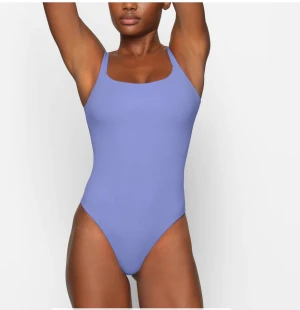 SKIMS bodysuit  - Slutsåld. Använd 1 gång. Storlek M men passar även s/m