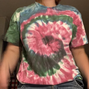 Tiedye tröja - Egengjord tiedye tröja