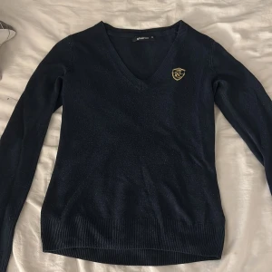 Marinblå tröja  - Jättefin marinblå tröja från Gina💕 bra skick💕